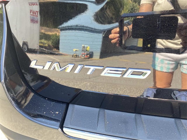 2024 Ford Explorer Limited photo 4