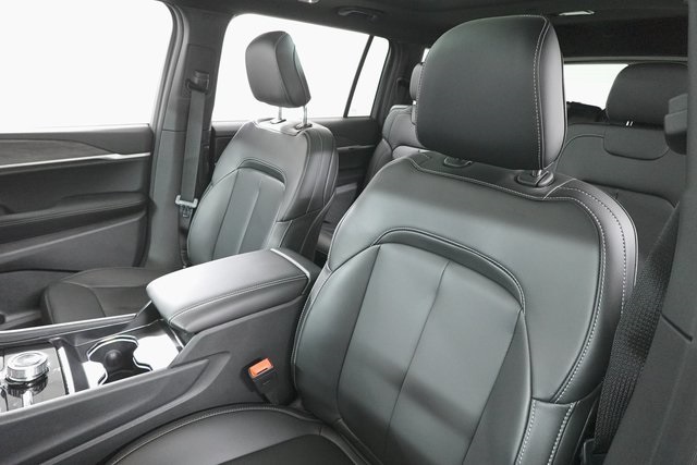 2025 Jeep Grand Cherokee Limited photo 11
