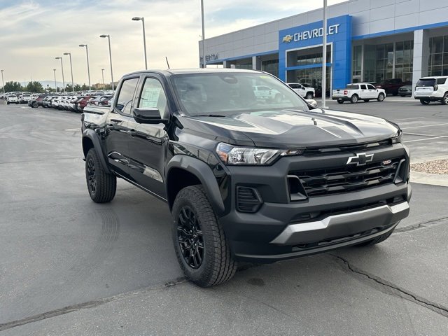 2026 Chevrolet Colorado Trail Boss photo 2