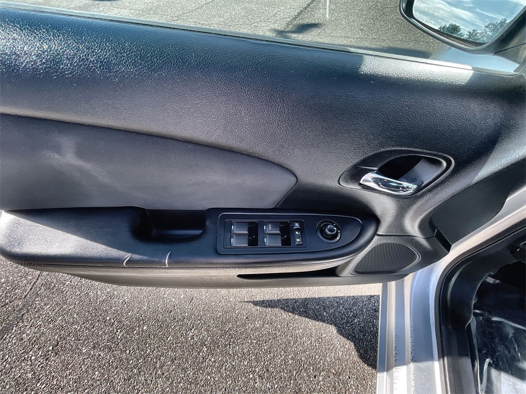 2012 Chrysler 200 LX photo 15
