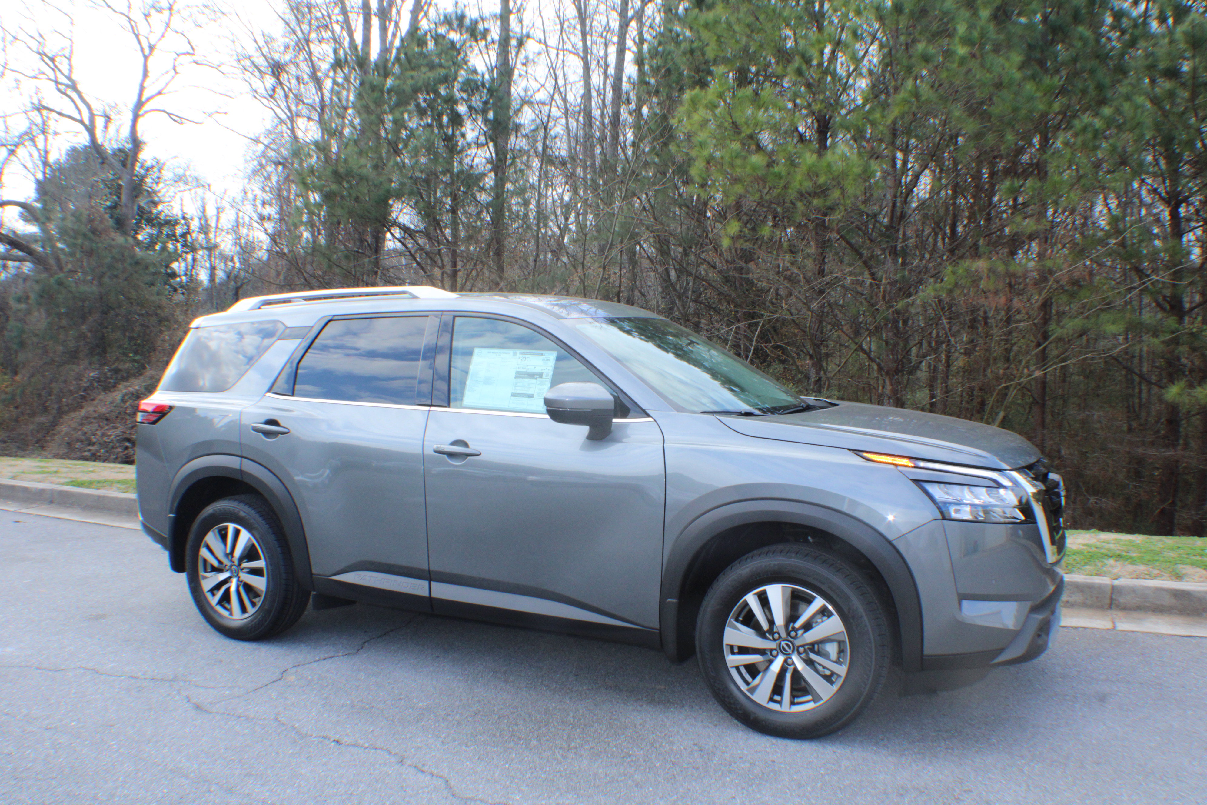 2025 Nissan Pathfinder SL's photo