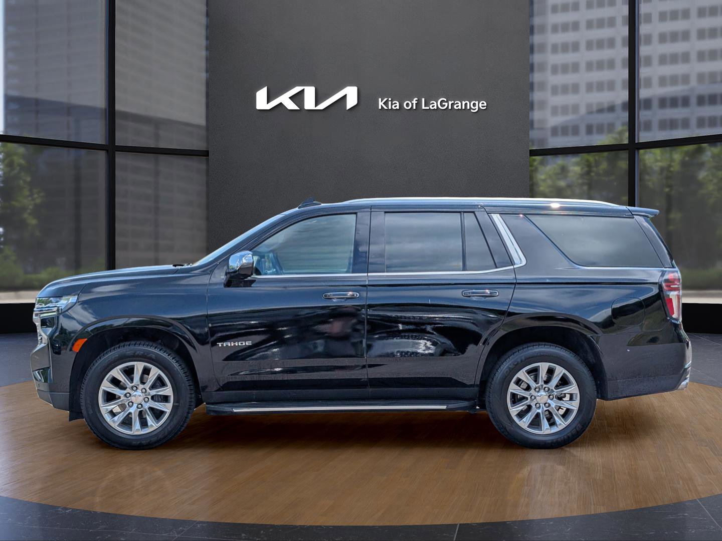 2023 Chevrolet Tahoe Premier photo 2