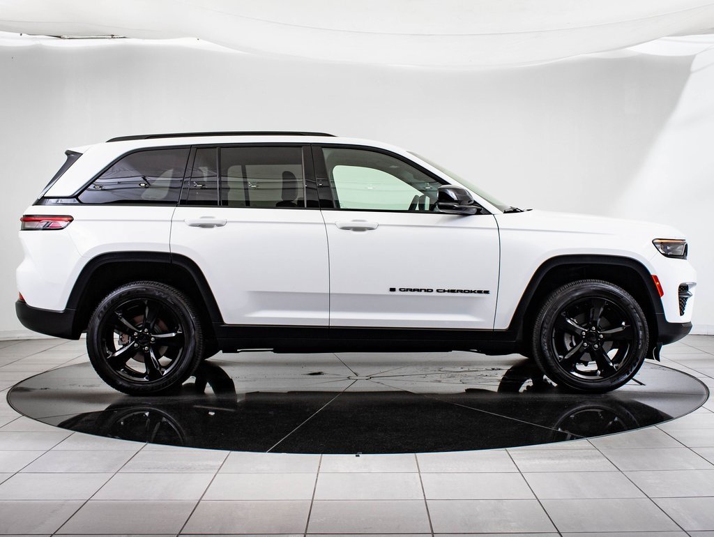2023 Jeep Grand Cherokee Altitude photo 9