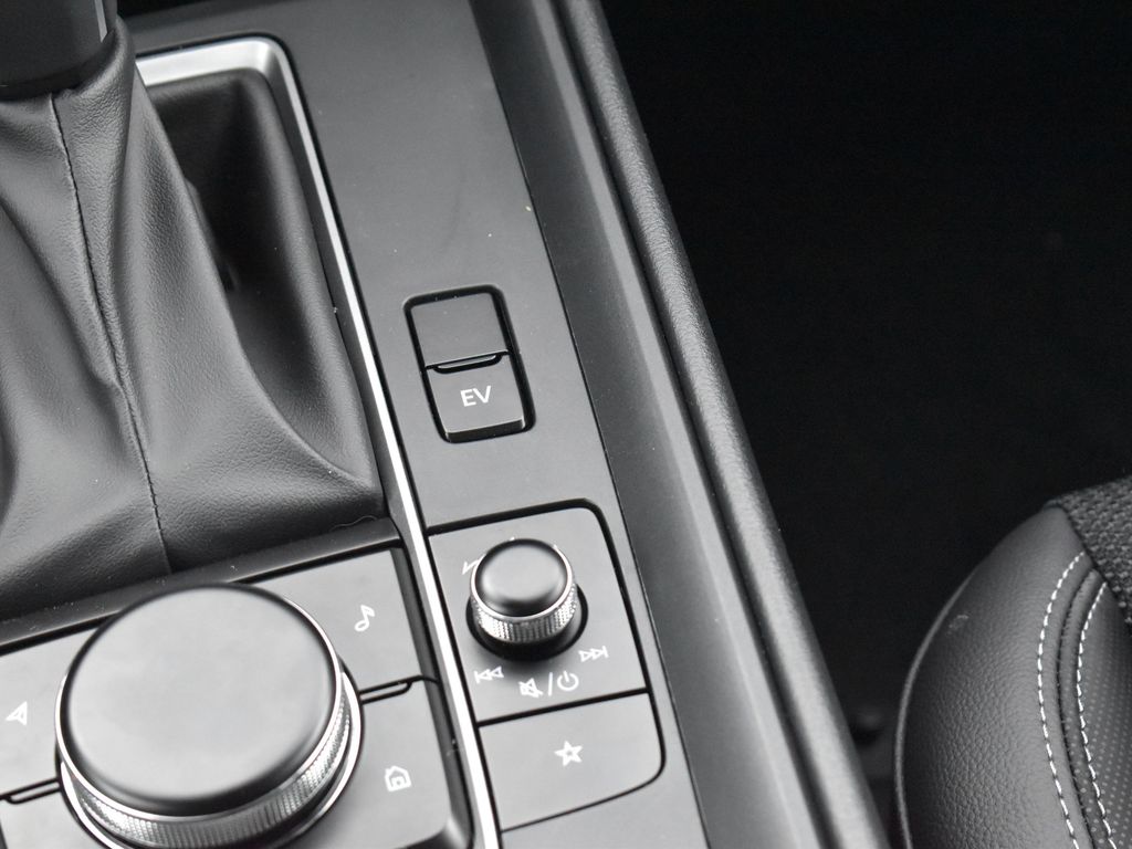 2025 Mazda CX-50 Preferred photo 18