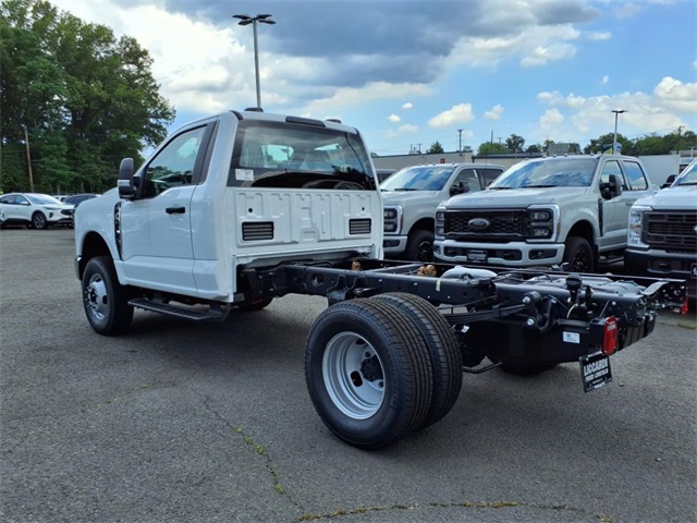 2025 Ford F-350 XL photo 4