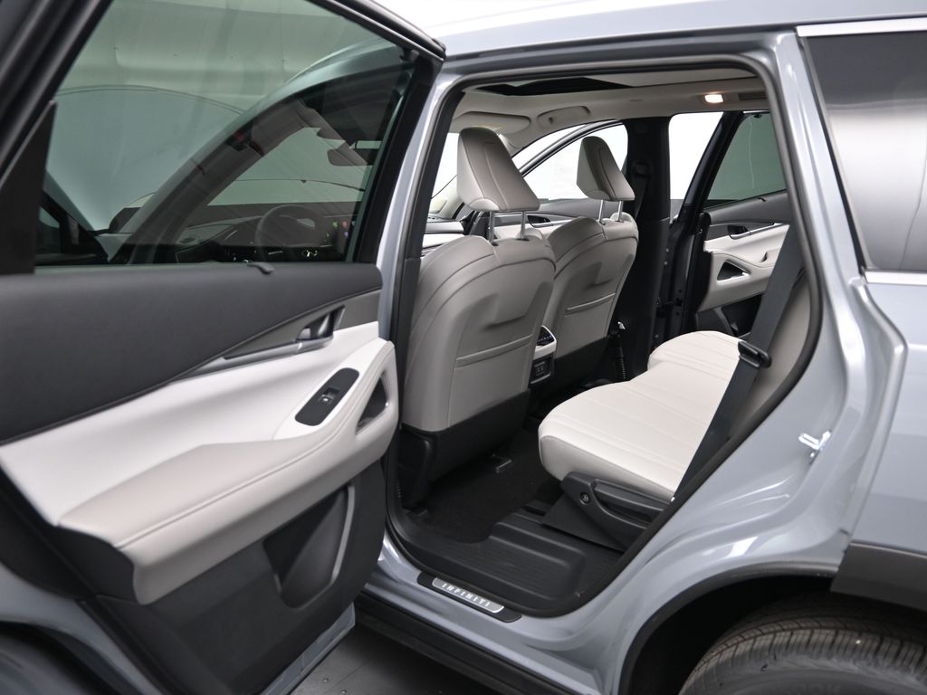2026 Infiniti QX60 Luxe photo 13