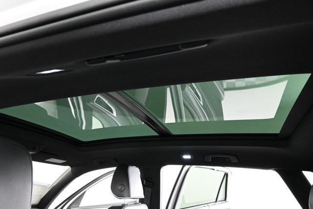 2026 Volkswagen Atlas Cross Sport SEL Premium R-Line photo 4