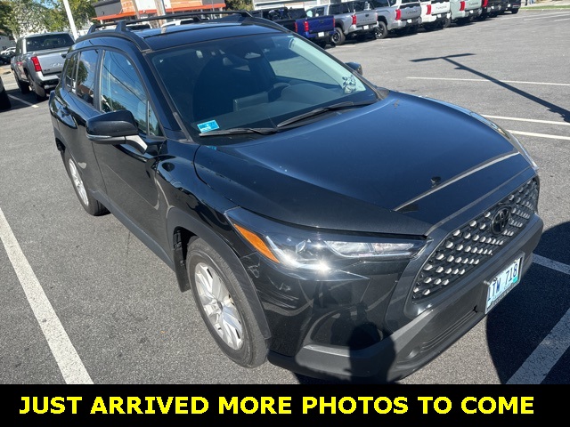 2024 Toyota Corolla Cross LE photo 3