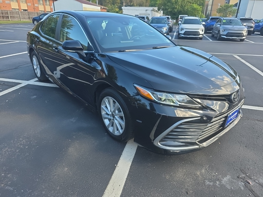 2022 Toyota Camry LE photo 4