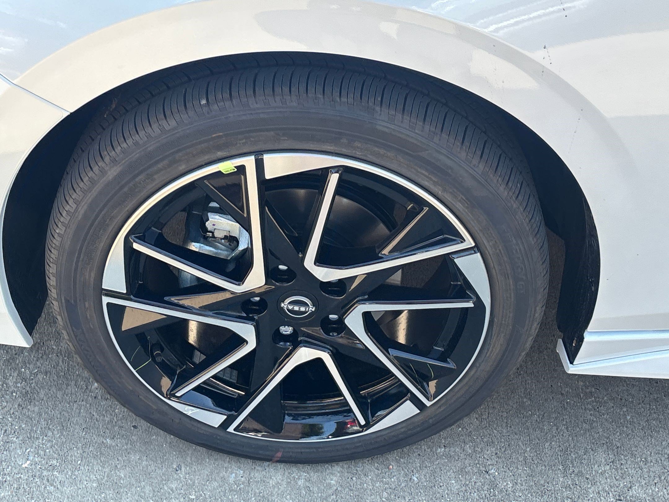 2025 Nissan Sentra SR photo 12