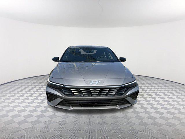 2025 Hyundai Elantra SEL Sport photo 2