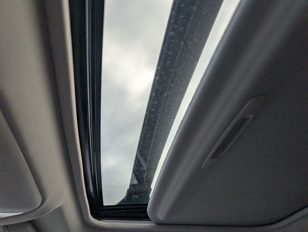 2023 Toyota RAV4 Hybrid XLE photo 22