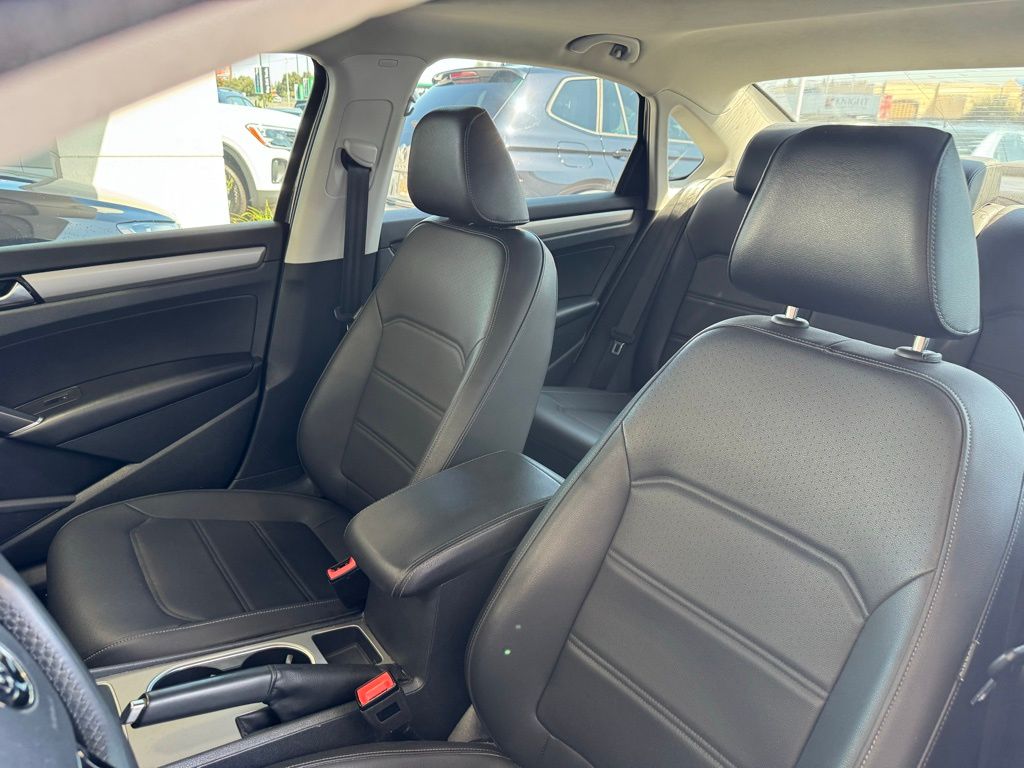 2021 Volkswagen Passat 2.0T SE photo 11