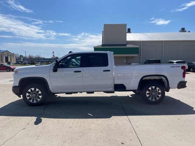 2025 Chevrolet Silverado 2500HD Custom photo 3