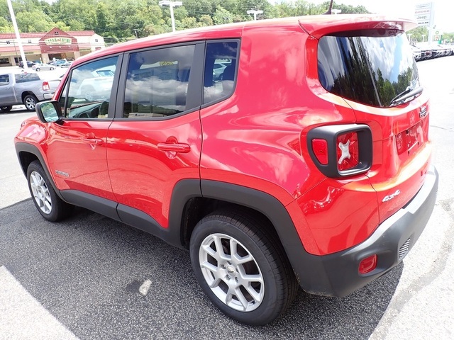 2023 Jeep Renegade Latitude Upland photo 2