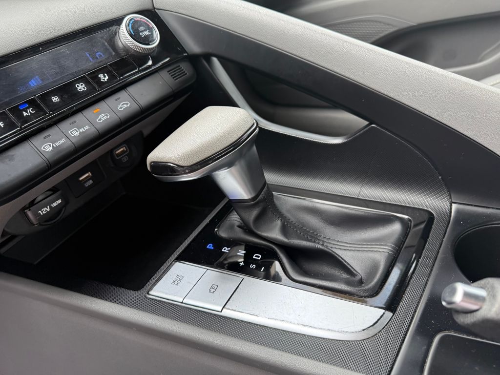 2022 Hyundai Elantra SEL photo 21
