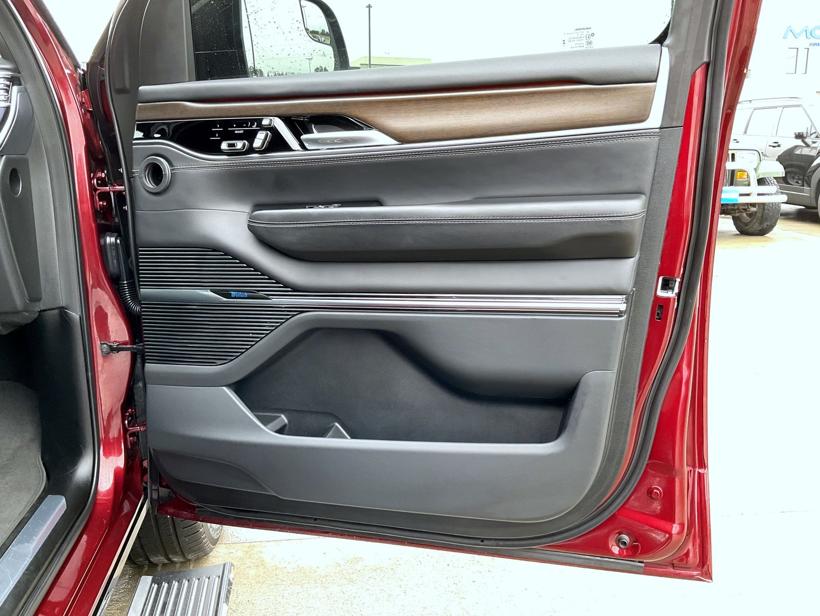 2023 Jeep Grand Wagoneer Series II Limited photo 17