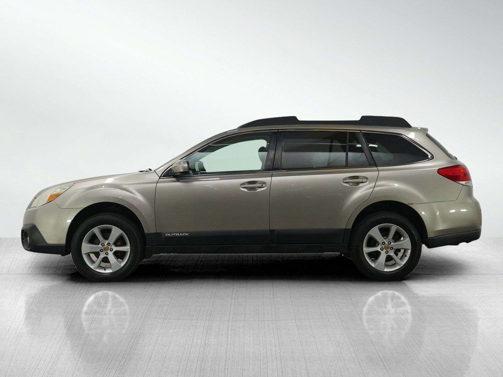 Used 2014 Subaru Outback 2.5i Premium with VIN 4S4BRCCC6E3212005 for sale in Minneapolis, Minnesota