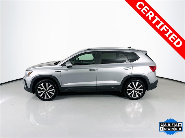 2024 Volkswagen Taos SE photo 2