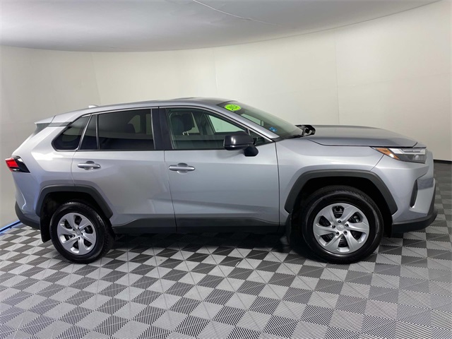 2024 Toyota RAV4 LE photo 7