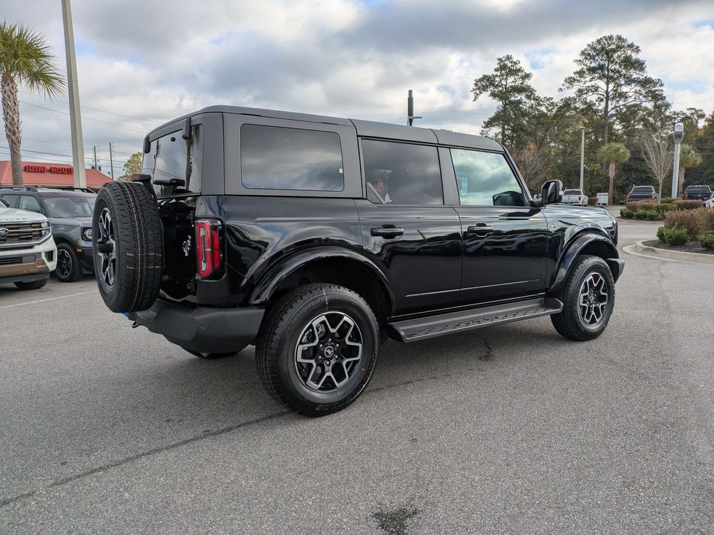 2025 Ford Bronco Outer Banks photo 2