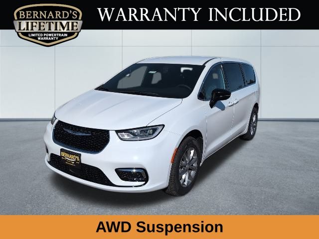 2026 Chrysler Pacifica Select's photo