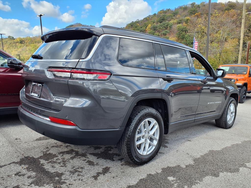 2025 Jeep Grand Cherokee Laredo X photo 2