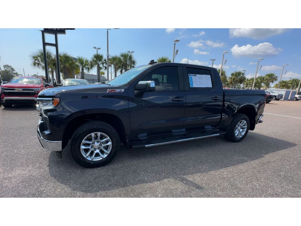 2022 Chevrolet Silverado 1500 LT photo 6