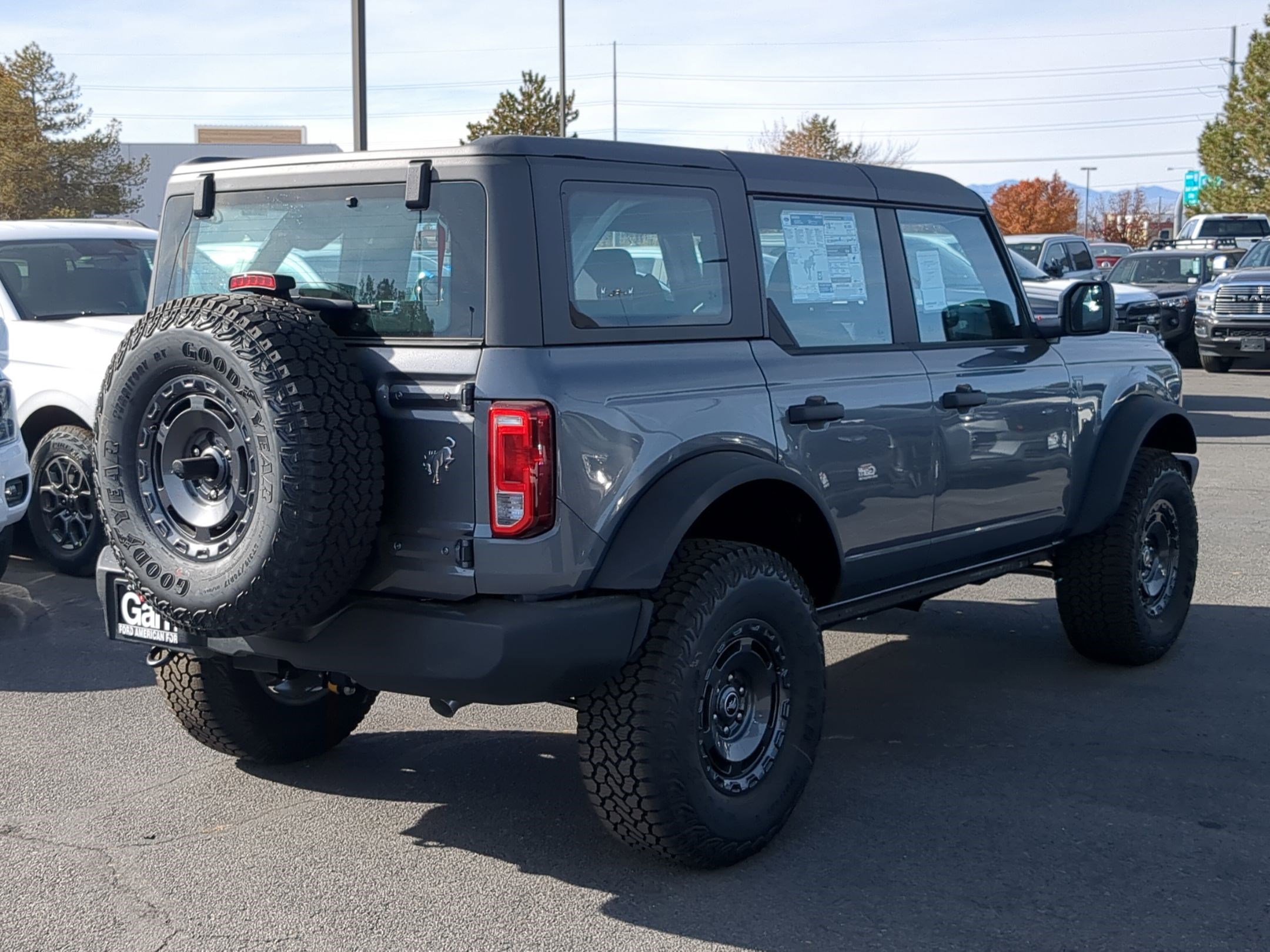 2025 Ford Bronco Base photo 3
