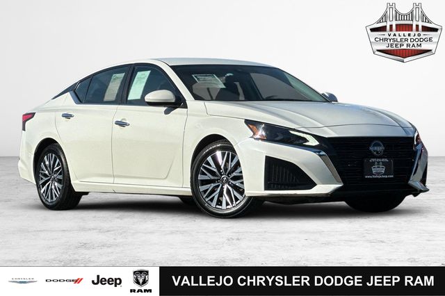 2023 Nissan Altima SV's photo