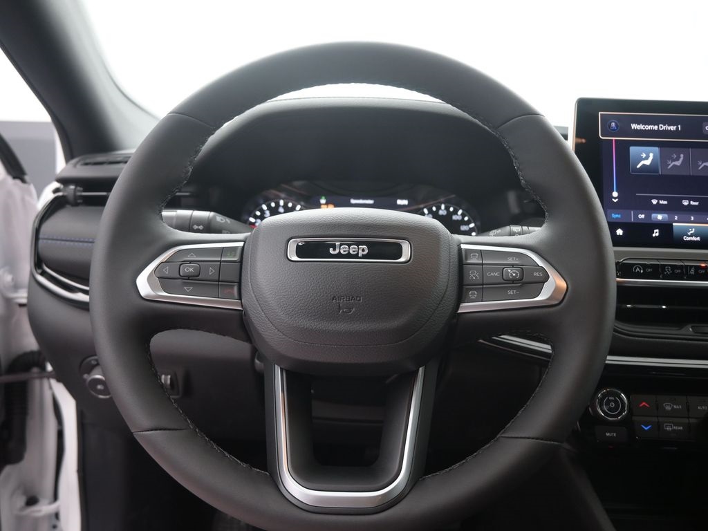 2026 Jeep Compass Latitude photo 2