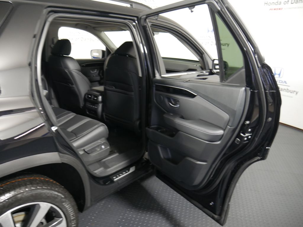 2025 Honda Pilot Touring photo 8