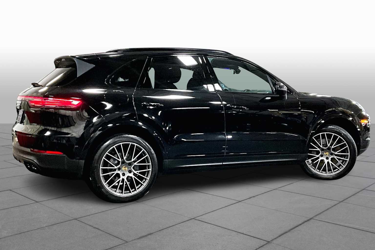 2021 Porsche Cayenne S photo 11