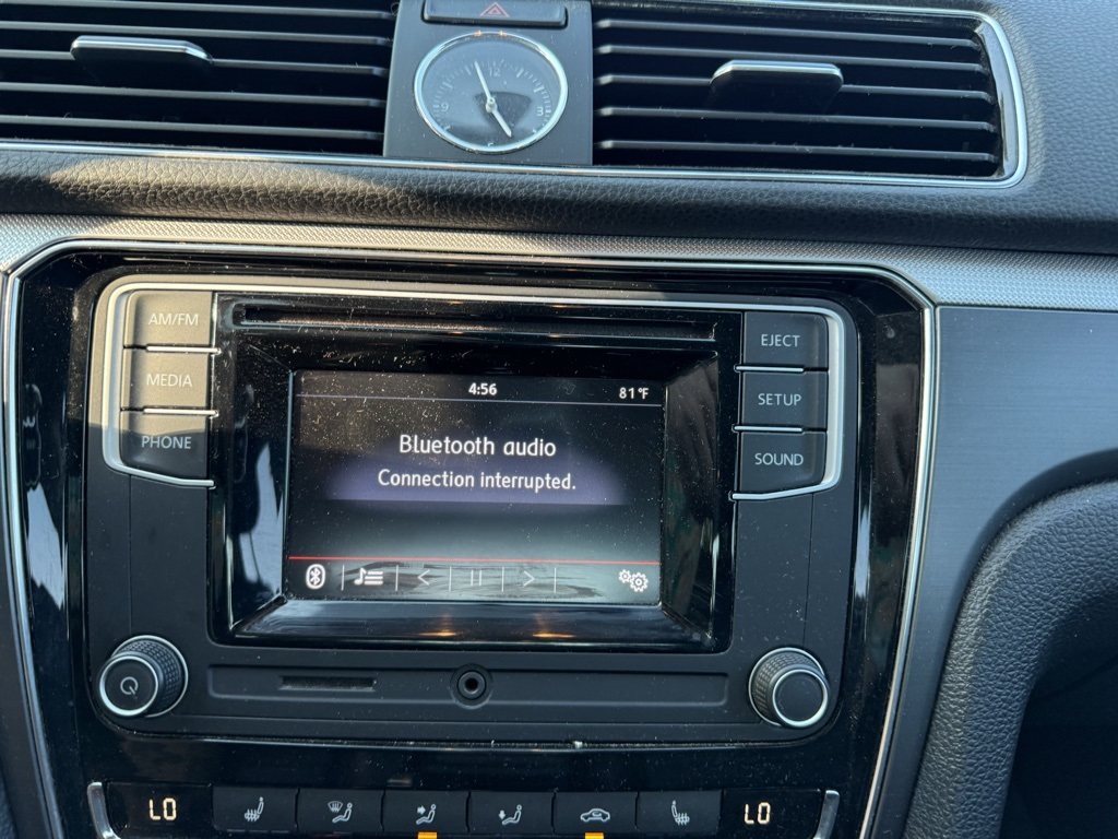 2016 Volkswagen Passat R-Line photo 14