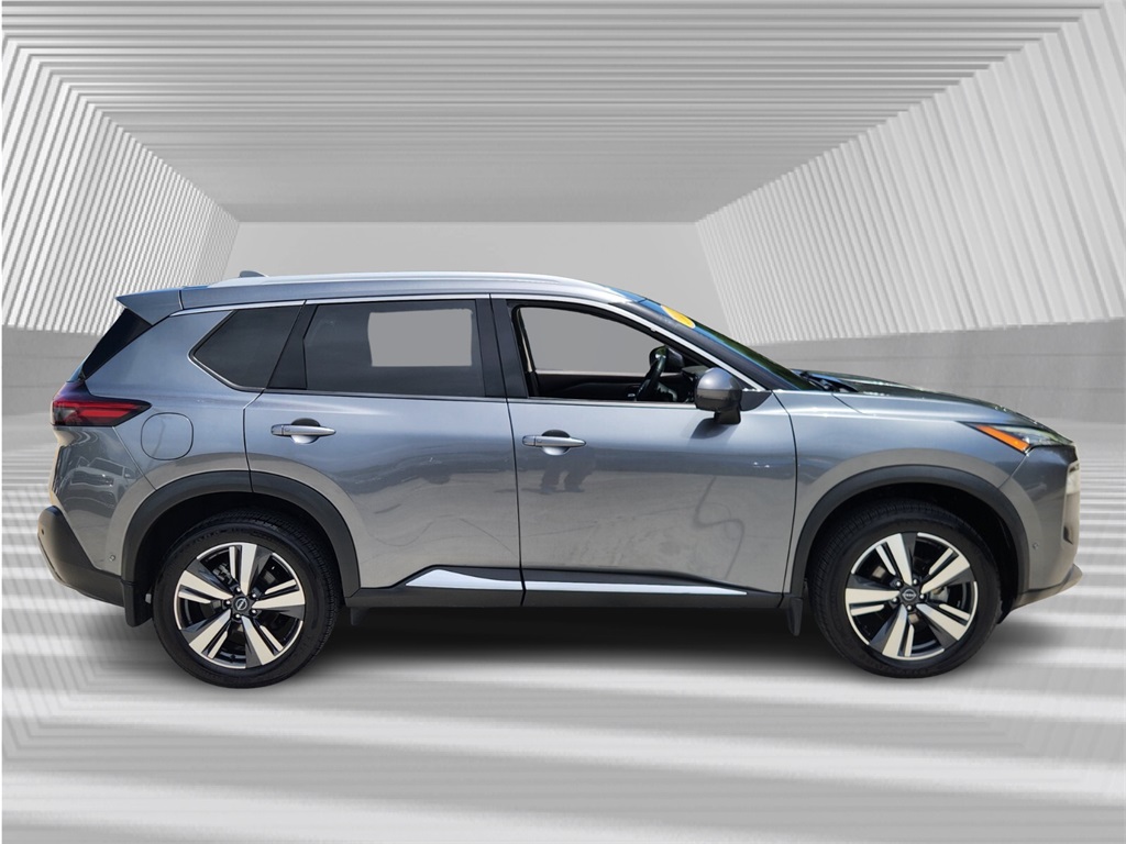 2023 Nissan Rogue SL photo 2