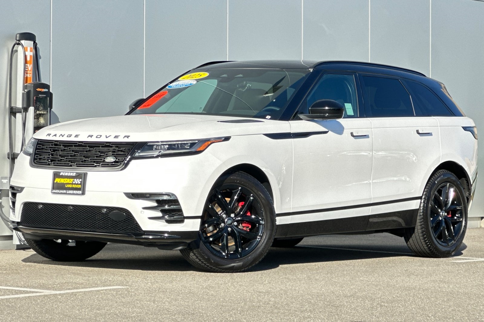 2025 Land Rover Range Rover Velar Dynamic SE's photo