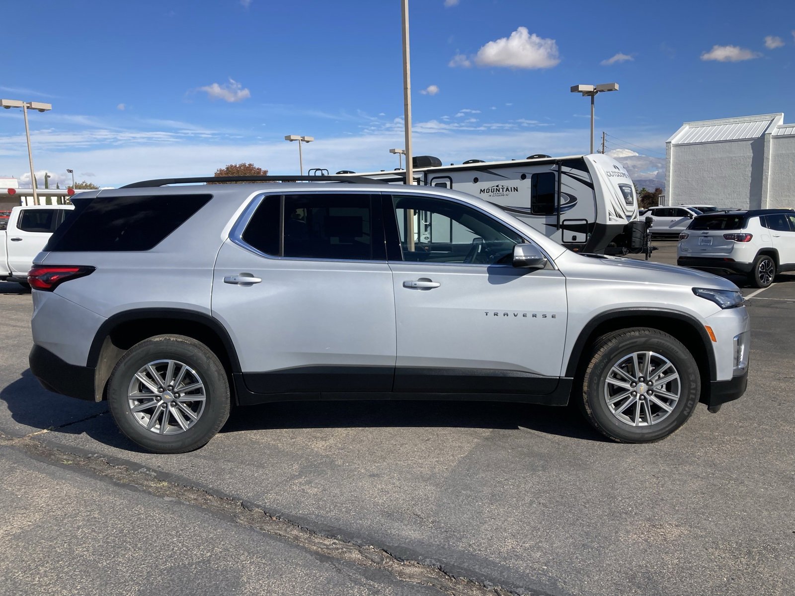 2022 Chevrolet Traverse photo 3