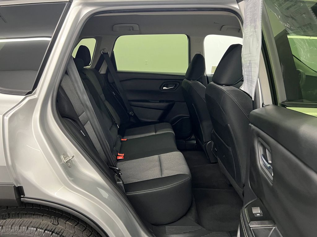 2024 Nissan Rogue SV photo 24