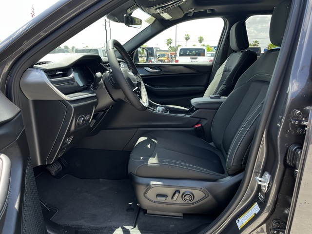 2025 Jeep Grand Cherokee Laredo X photo 14