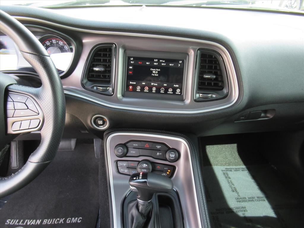 2022 Dodge Challenger SXT photo 17