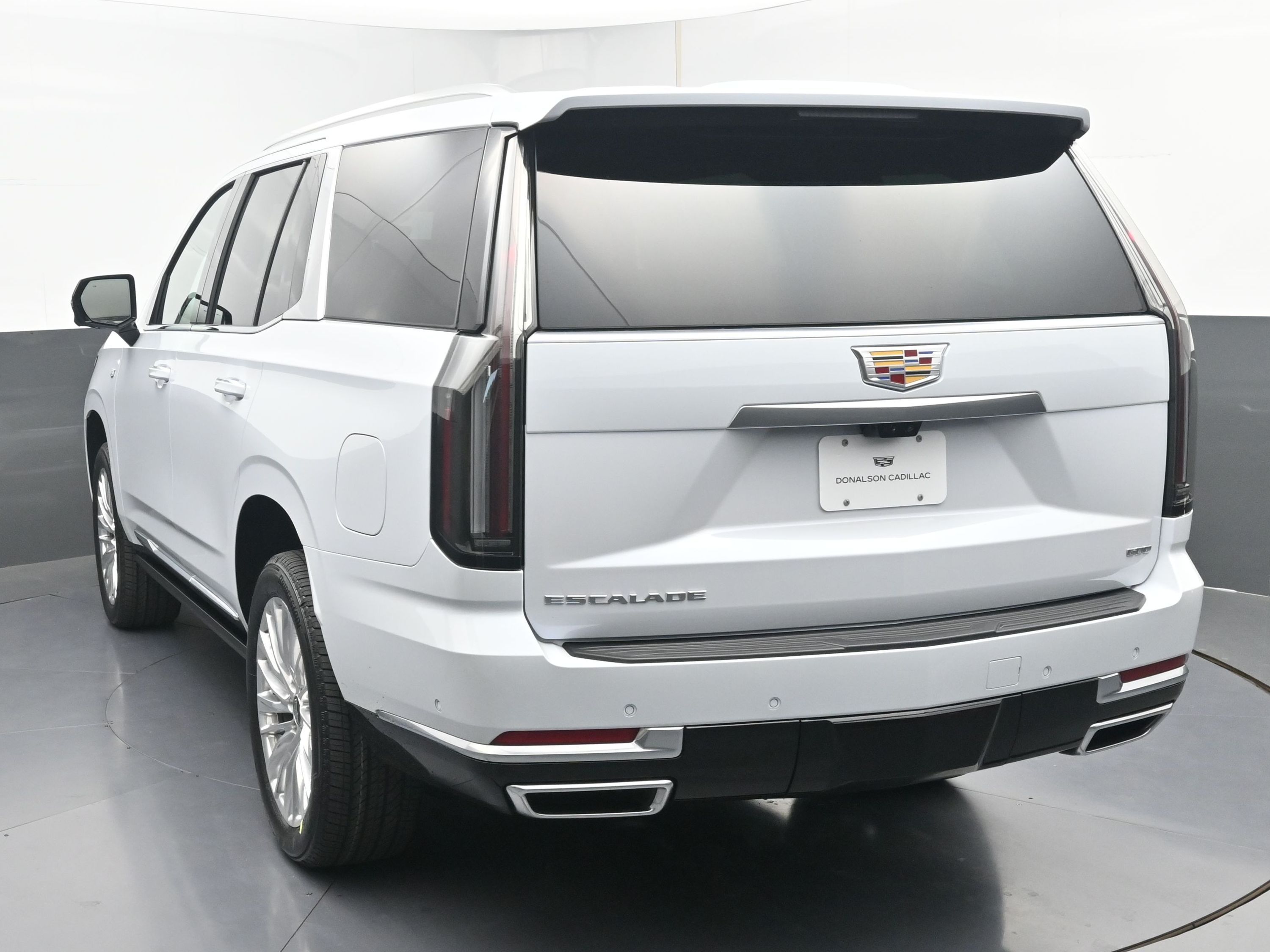 2026 Cadillac Escalade Luxury photo 3