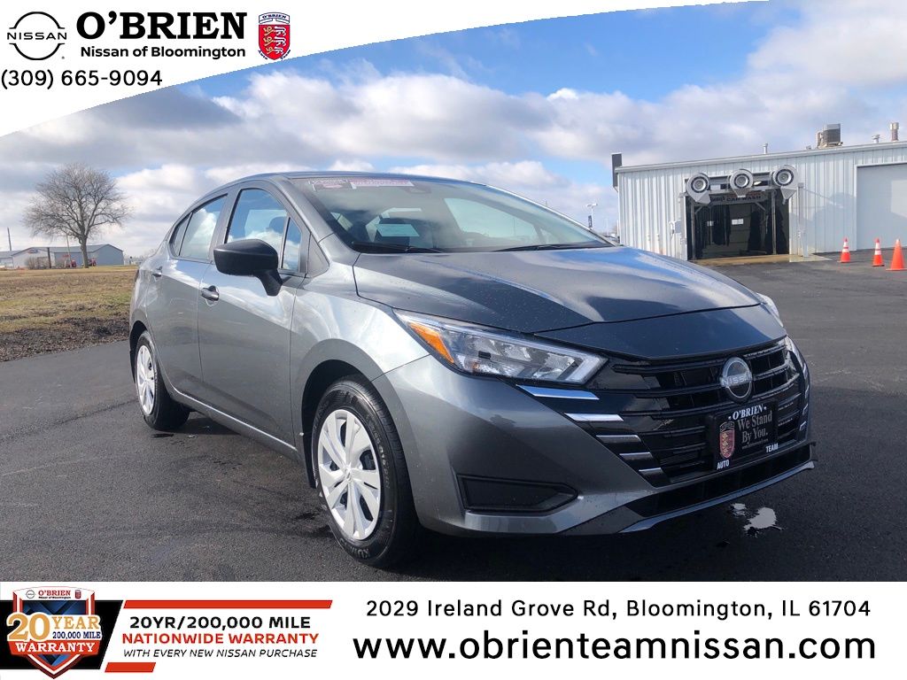 2025 Nissan Versa S's photo