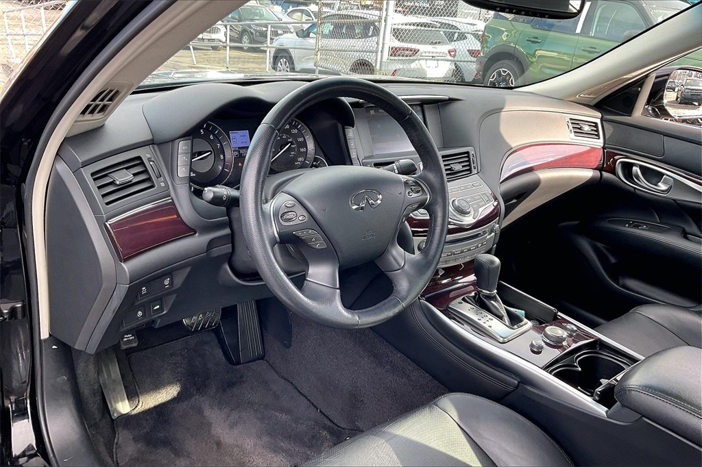 2019 INFINITI Q70 - Image 12