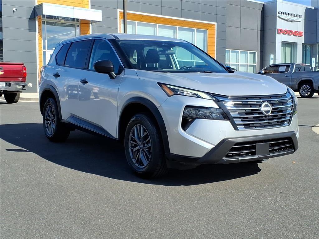 2024 Nissan Rogue S photo 2