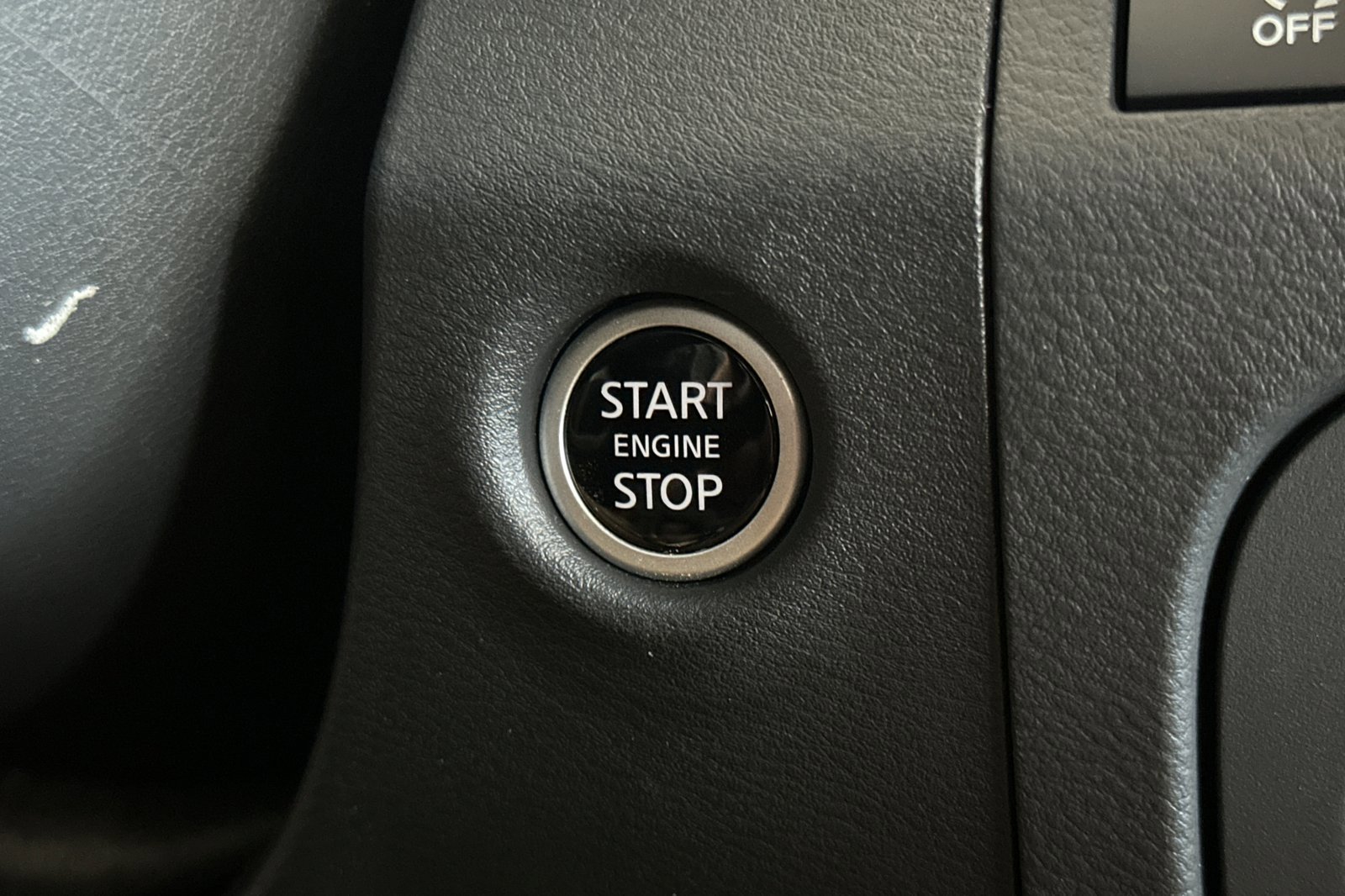 2025 Nissan Frontier SV photo 17