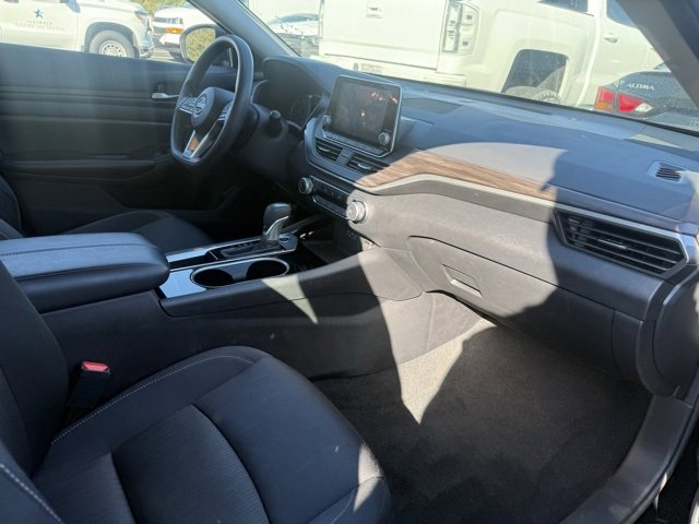 2025 Nissan Altima SV photo 3