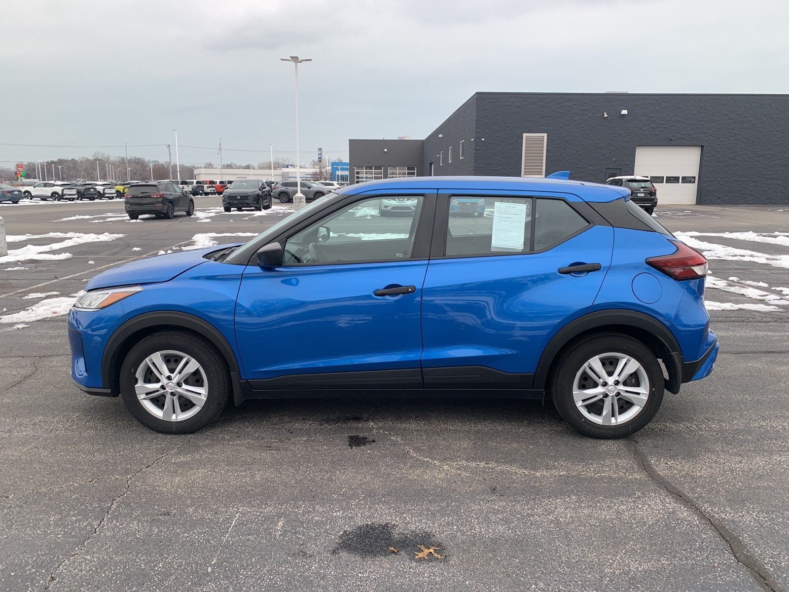 2023 Nissan Kicks S photo 2