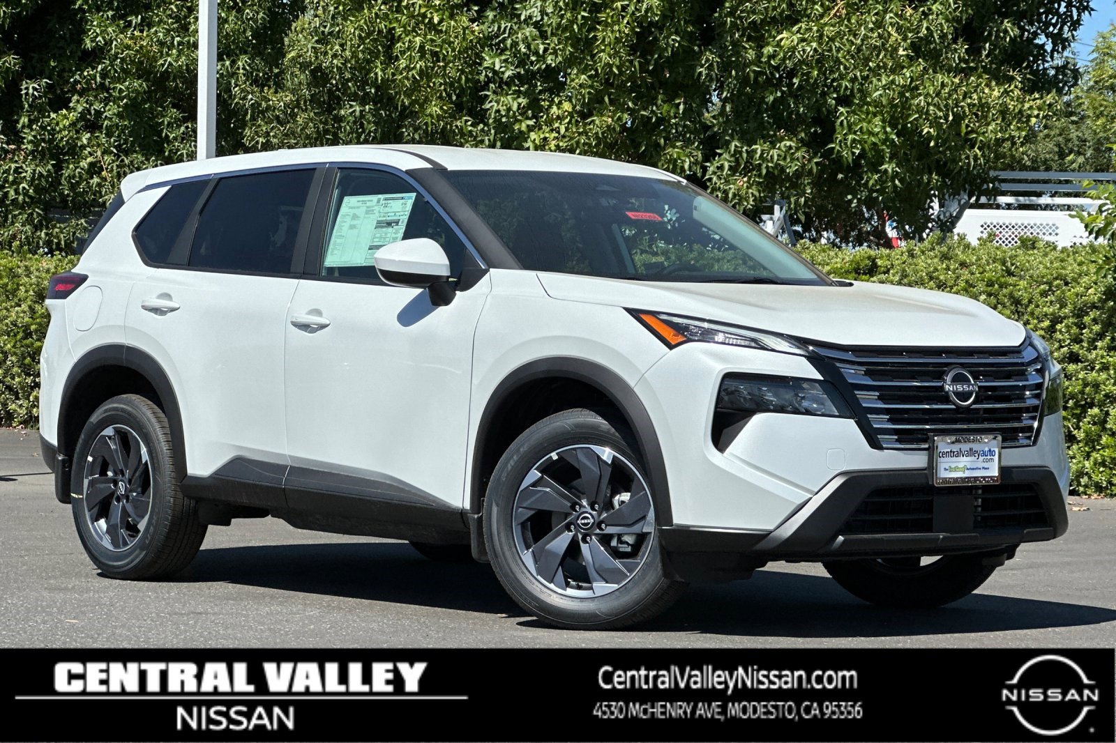 2026 Nissan Rogue SV's photo