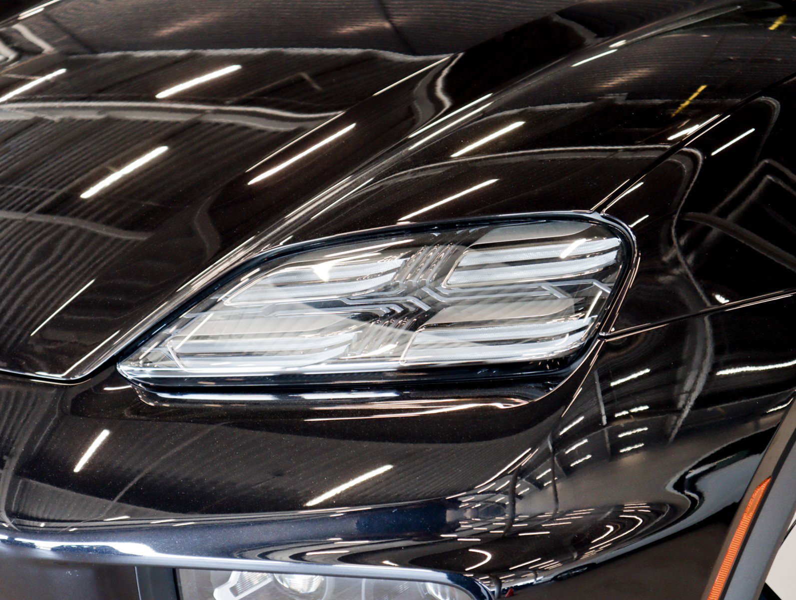 2025 Porsche Macan Electric photo 27