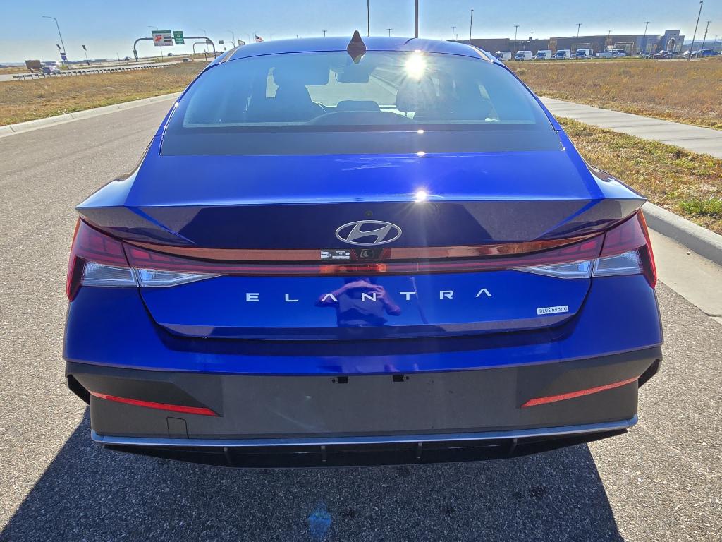 2026 Hyundai Elantra Blue SEL Sport photo 4